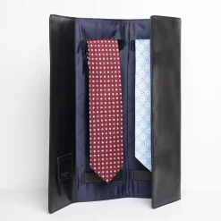 Black Travel Tie Holder In Leather